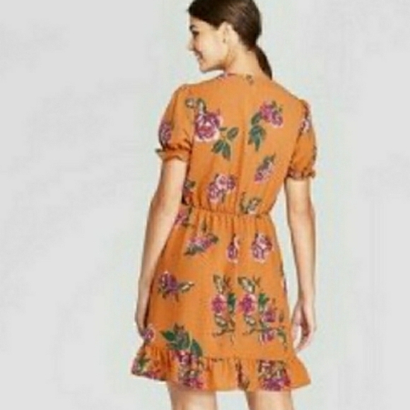 *V NECK TIERED RUFFLE MUSTARD FLORAL PRINT DRESS SIZE MED YELLOW PEASANT NEW - Picture 2 of 11